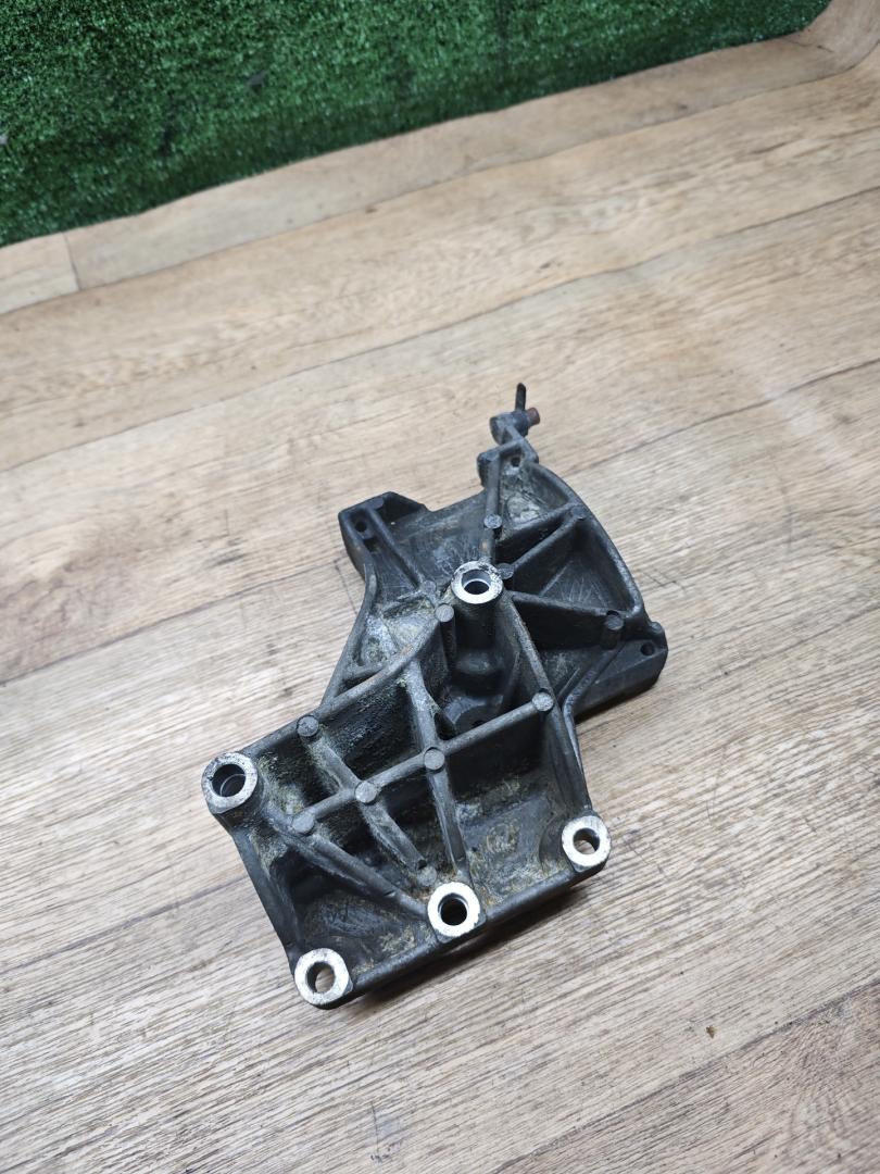 кронштейн компрессора кондиционера Alfa Romeo 156 1 поколение 1999, 2.0 л., бензин, МКПП, седан - фото №1