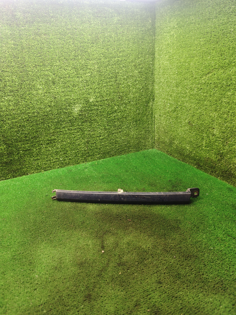 ресничка (ус) левой фары Lancia Kappa 1 поколение 1999, 2.0 л., бензин, МКПП, седан - фото №1