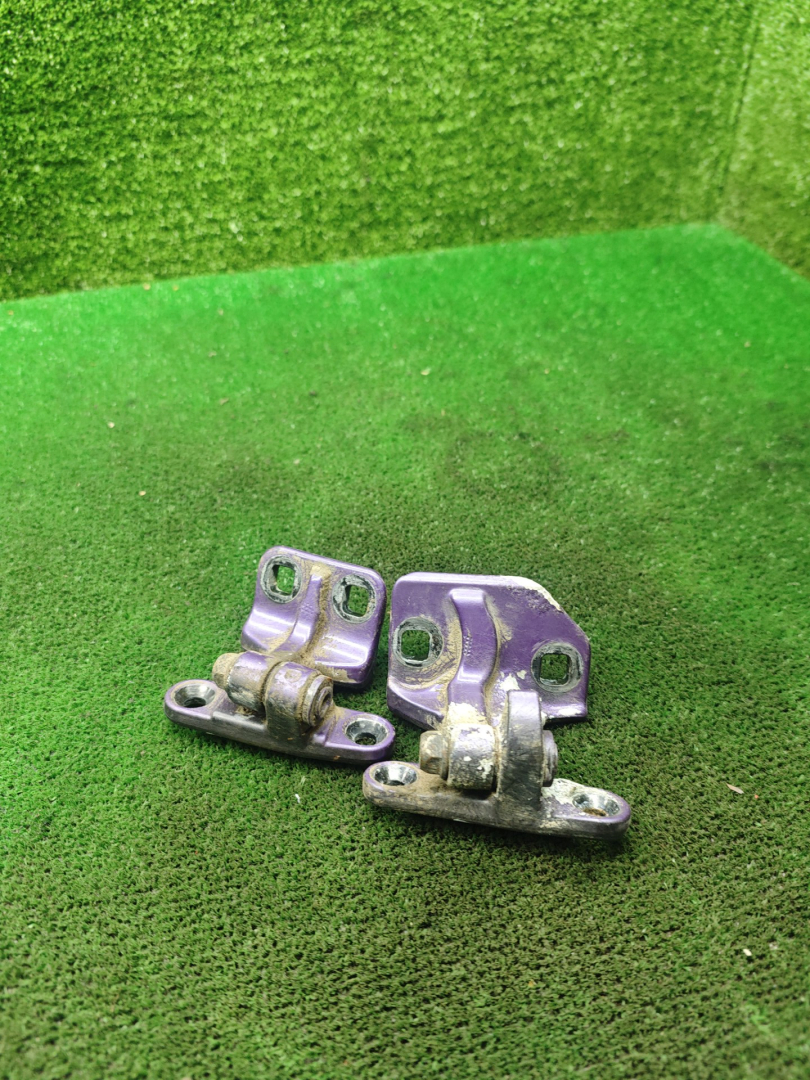 петля двери Mercedes-Benz A-Класс W168 2000, 1.6 л., бензин, МКПП, хетчбэк 5 дв. - фото №1