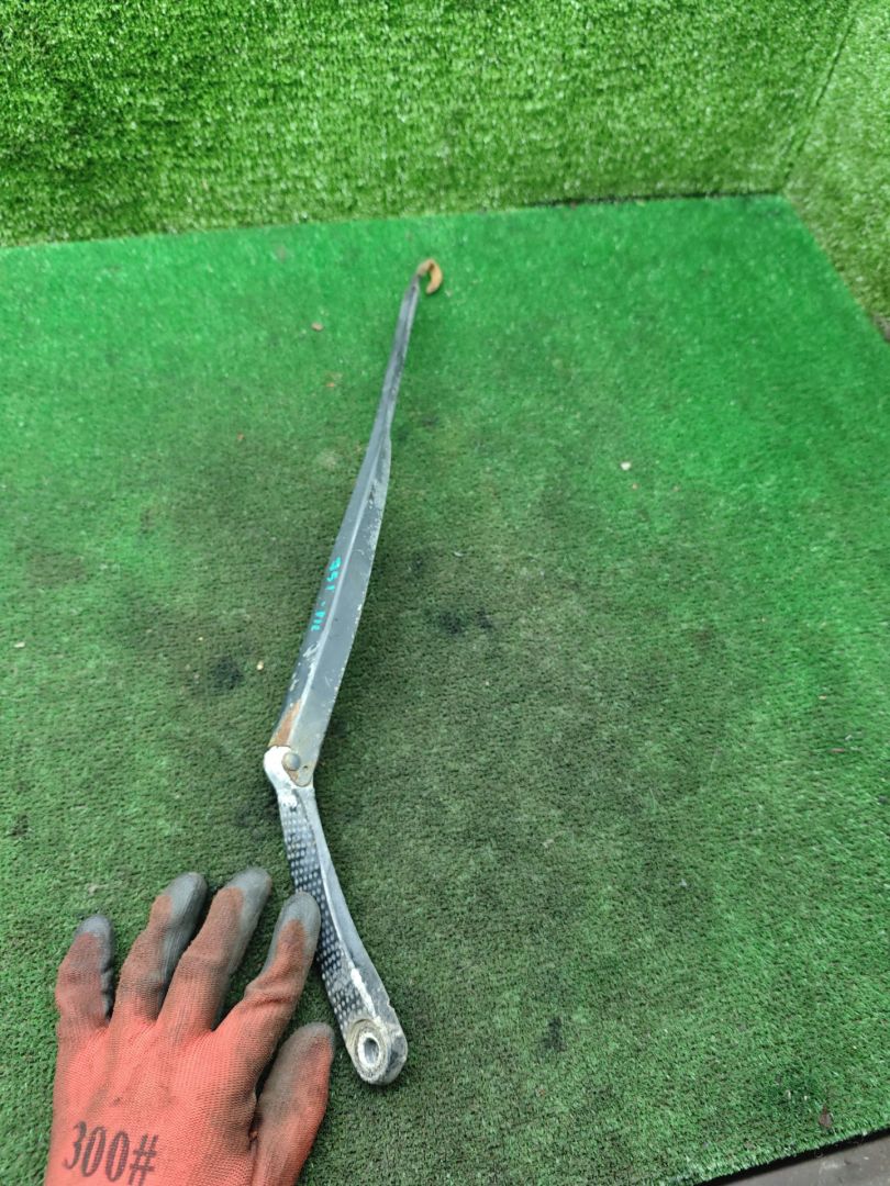 щеткодержатель (поводок стеклоочистителя, дворник) Renault Laguna 2 поколение 2002, 1.9 л., DCi, дизель, 6МКПП, хетчбэк 5 дв. - фото №1