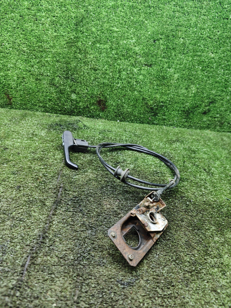 трос капота Volkswagen Jetta 2 поколение 1987, 1.6 л., дизель, МКПП, седан - фото №1