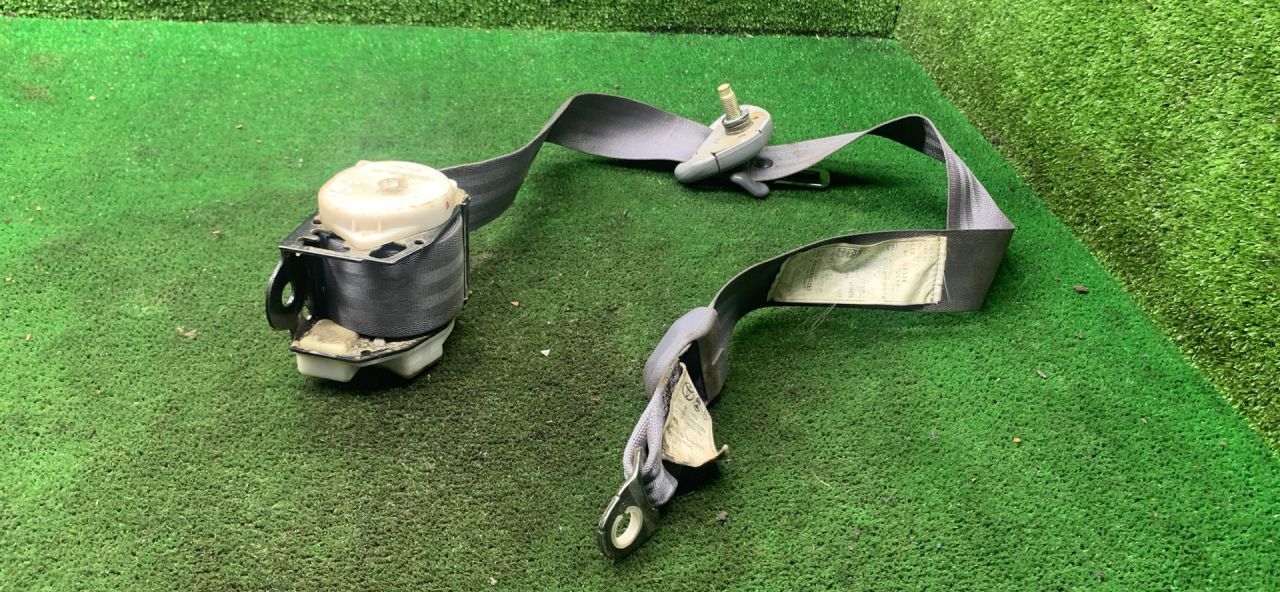 ремень безопасности Toyota Picnic 1 поколение XM10 2001, 2.2 л., 3C-TE, дизель, МКПП, минивэн - фото №1