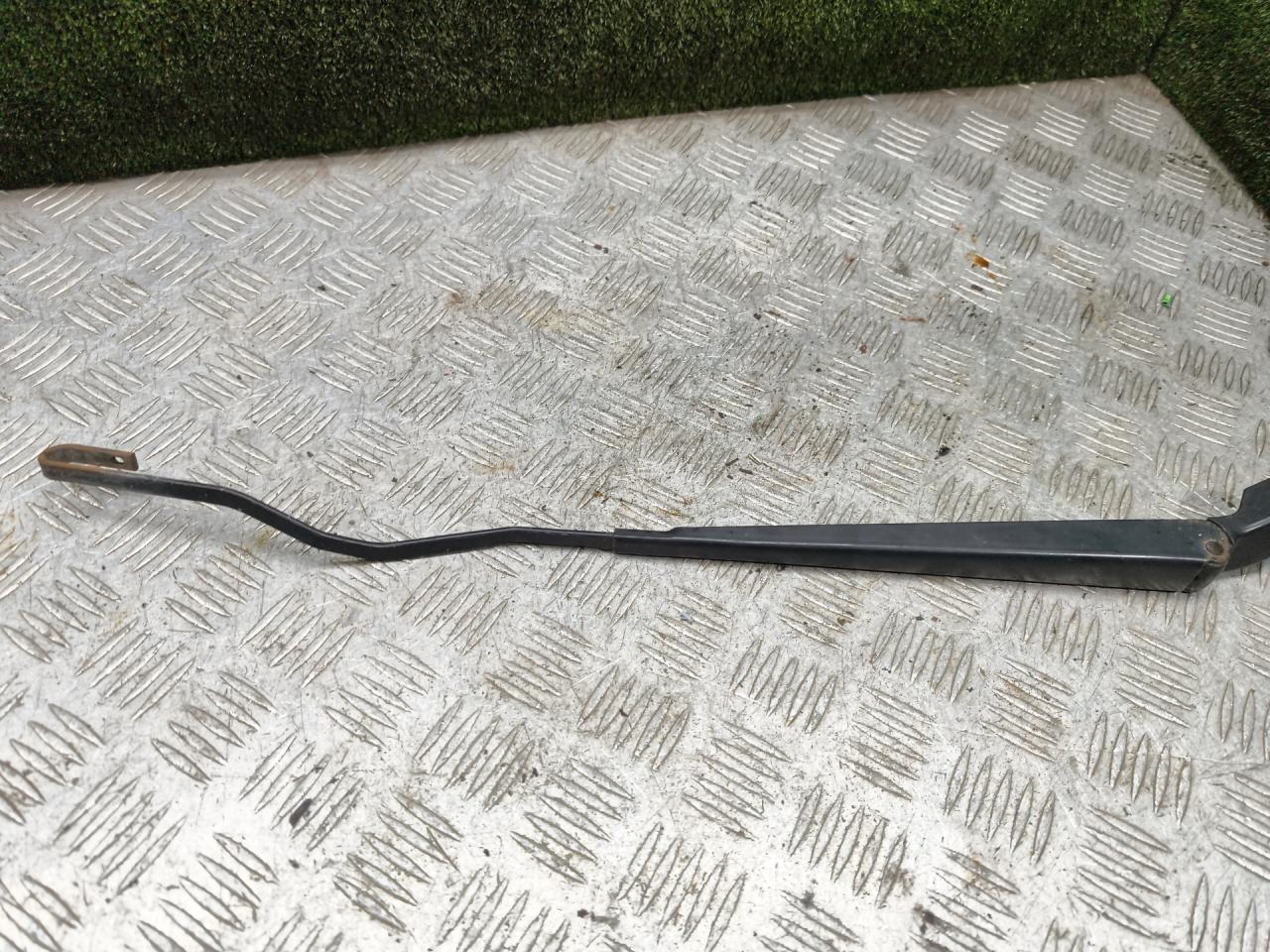 щеткодержатель (поводок стеклоочистителя, дворник) Citroen Xsara 1 поколение 1999, 1.8 л., бензин, МКПП, универсал - фото №1