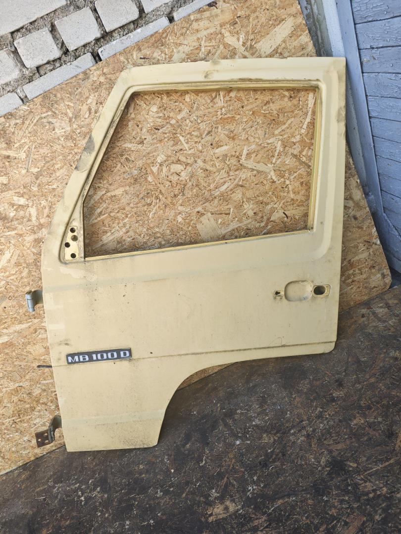 дверь передняя левая Mercedes-Benz MB100 1 поколение 1991, 2.4 л., дизель, МКПП, микроавтобус - фото №1