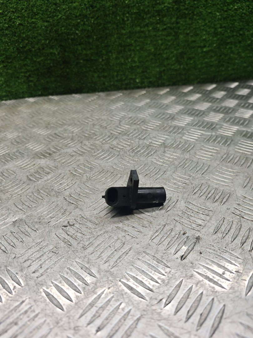 датчик коленвала Lada 2114 1 поколение 2005, 1.5 л., бензин, МКПП, хетчбэк 5 дв., 384701004 - фото №1