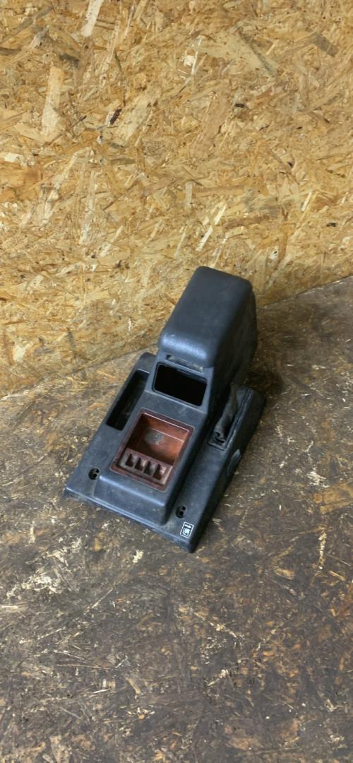 подлокотник Hyundai Galloper 2 поколение 1998, 2.5 л., дизель, МКПП, внедорожник 5 дв. - фото №1