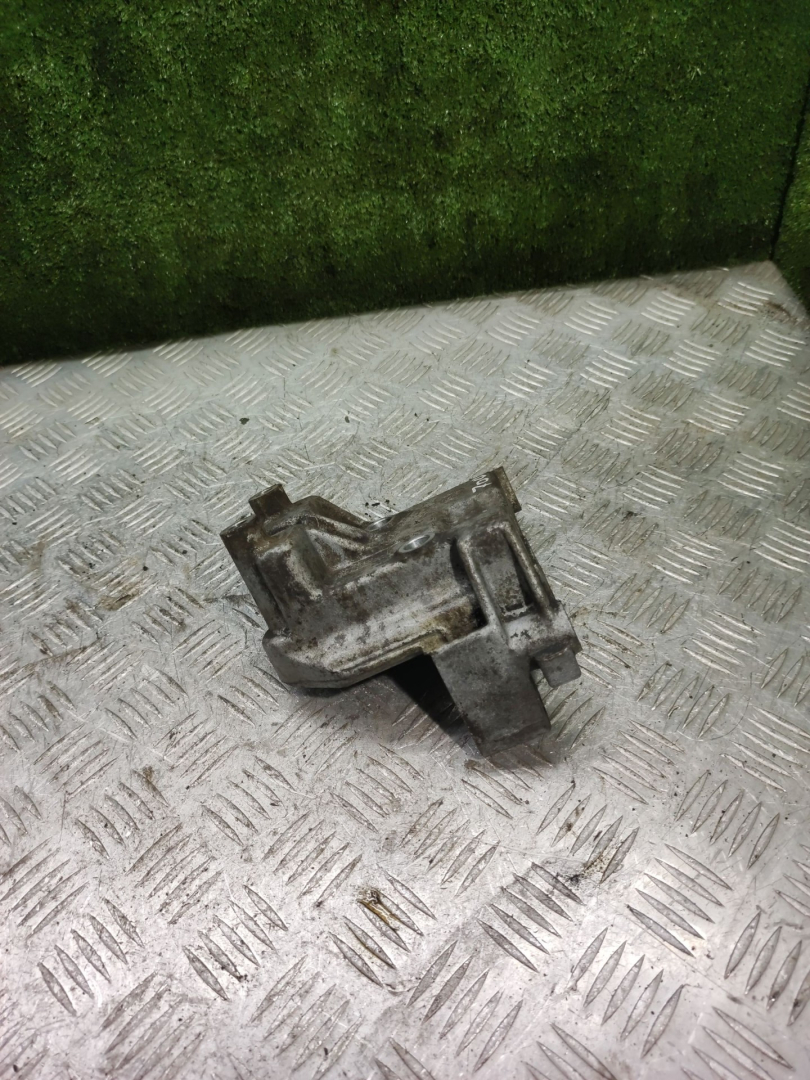 кронштейн двигателя Fiat Palio 1 поколение 2000, 1.2 л., бензин, МКПП, универсал, 7796801 - фото №1