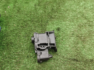 активатор замка крышки топливного бака Skoda Octavia 3 поколение (A7) 2013, 1.8 л., бензин, МКПП, лифтбэк, 7P0810773D