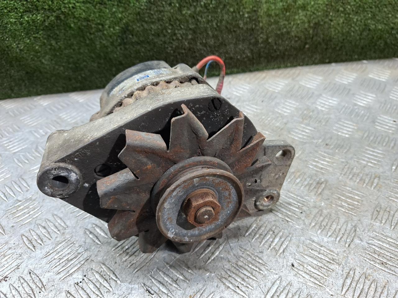 генератор Volkswagen Golf 3 поколение 1996, 1.6 л., бензин, МКПП, хетчбэк 5 дв., 036903025Q - фото №1