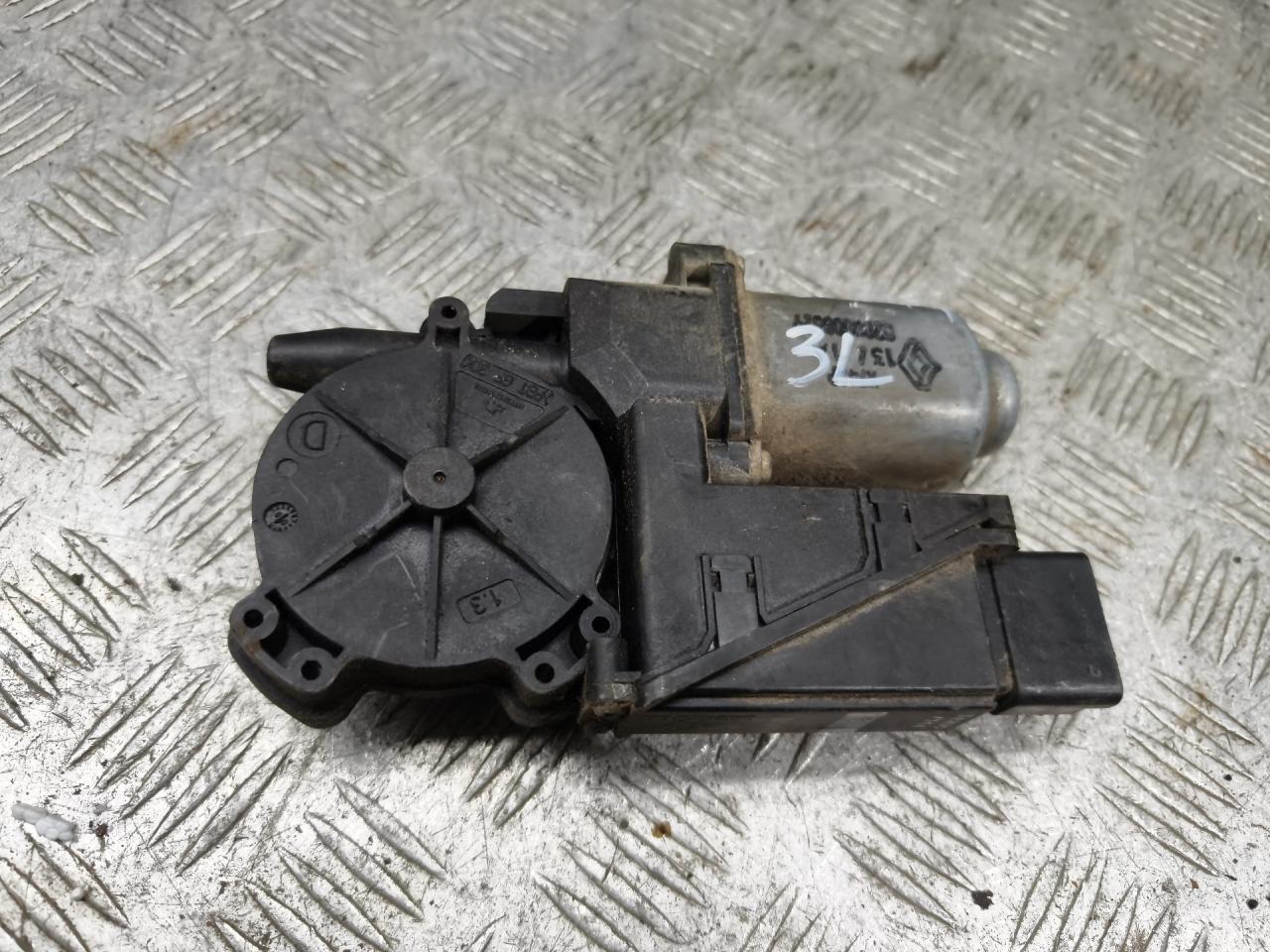 моторчик стеклоподъемника задний левый Renault Laguna 2 поколение 2002, 1.8 л., бензин, МКПП, хетчбэк 5 дв. - фото №1
