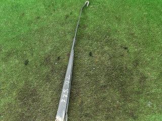 щеткодержатель (поводок стеклоочистителя, дворник) Renault Logan 1 поколение 2006, 1.4 л., бензин, МКПП, седан