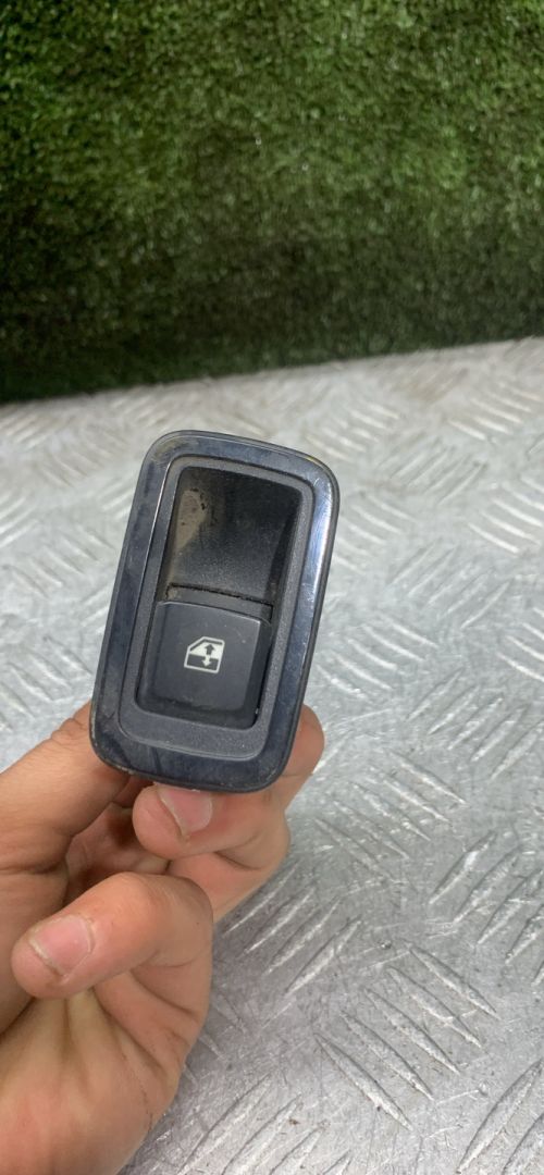 кнопка стеклоподъемника двери задней правой Lada Vesta 1 поколение 2023, 1.6 л., бензин, МКПП, седан, 254119614R - фото №1