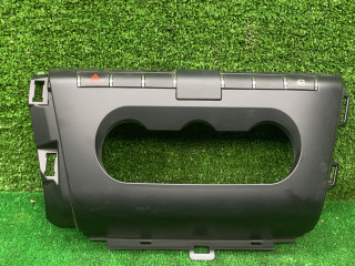 консоль салона Lada Vesta 1 поколение 2023, 1.6 л., бензин, МКПП, седан, 8450041083