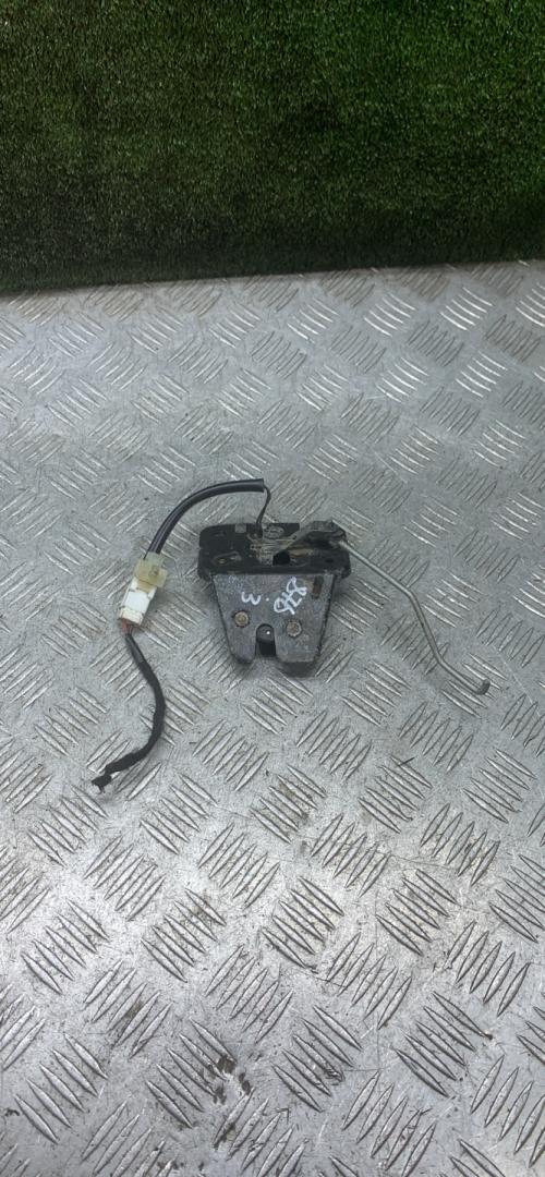 замок багажника Alfa Romeo 156 1 поколение 1999, 2.0 л., бензин, МКПП, седан - фото №1