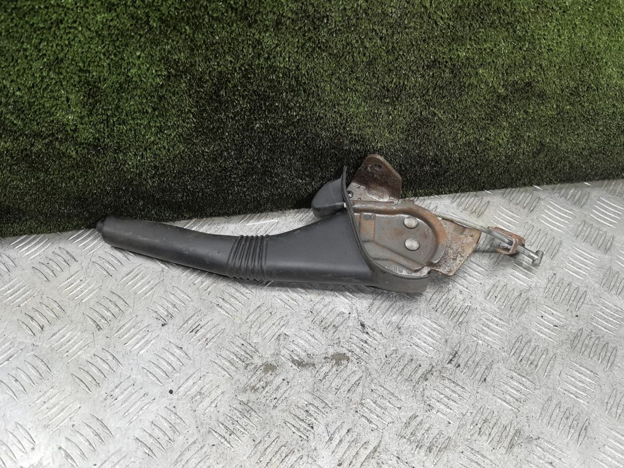 рычаг ручного тормоза (ручника) Lada XRAY 1 поколение 2019, 1.6 л., бензин, МКПП, внедорожник 5 дв. - фото №1