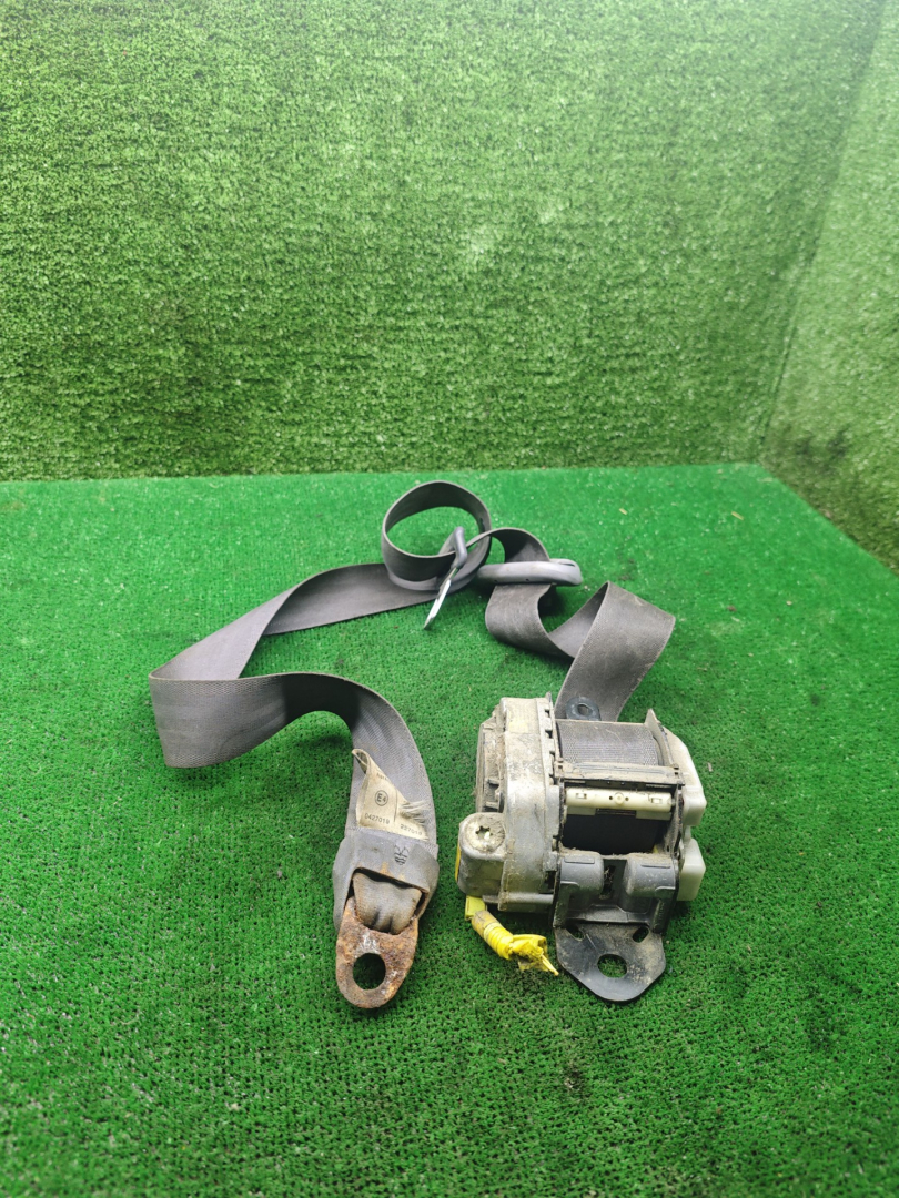 ремень безопасности Toyota Picnic 1 поколение XM10 2000, 2.2 л., дизель, МКПП, минивэн - фото №1