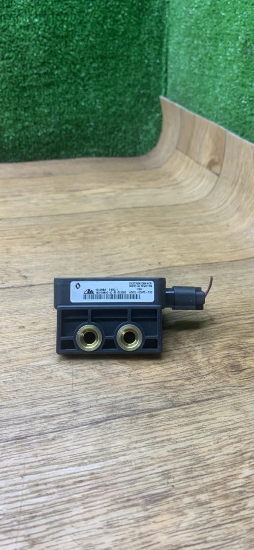 датчик ускорения Renault Laguna 2 поколение 2002, 1.9 л., дизель, МКПП, хетчбэк 5 дв., 8200044501 - фото №1