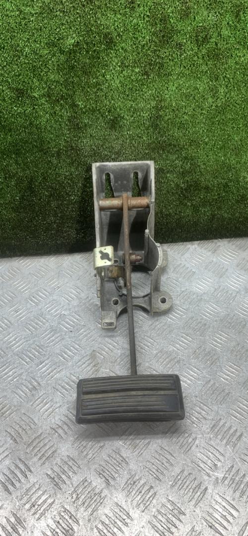 педаль тормоза Dodge Caravan 4 поколение 2001, 2.4 л., бензин, АКПП, минивэн, 4683734AB - фото №1