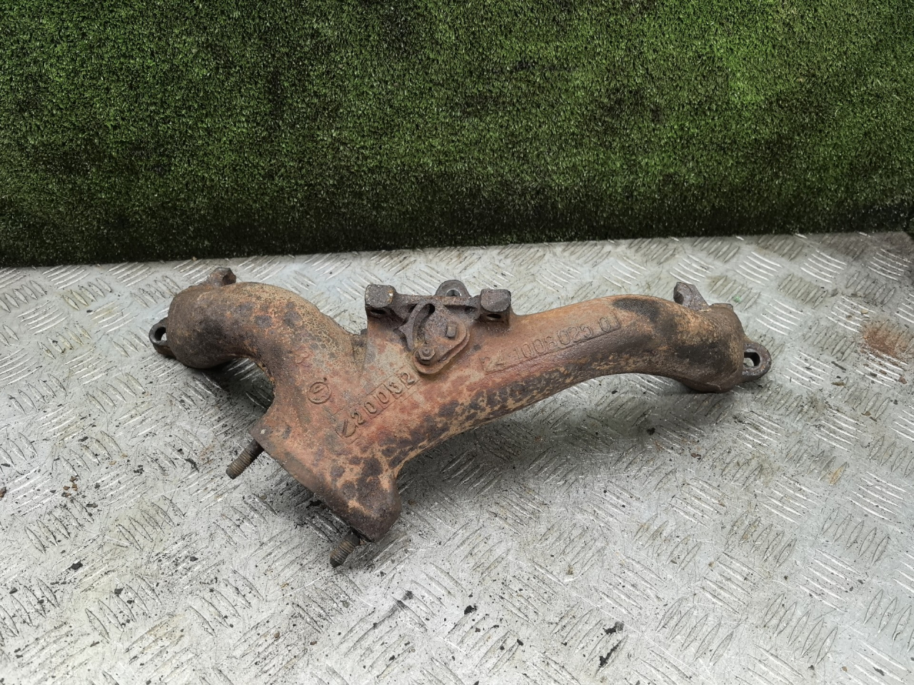 коллектор выпускной УАЗ 452 2 поколение 1985, 2.4 л., бензин, МКПП, микроавтобус, 24100802501, 20032 - фото №1