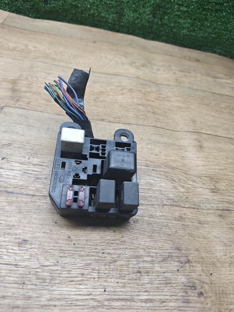 блок предохранителей Hyundai Galloper 2 поколение 1998, 2.5 л., дизель, МКПП, внедорожник 5 дв. - фото №1