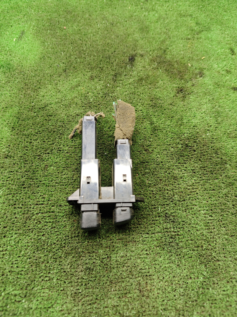 кнопка аварийной сигнализации Toyota Corolla 7 поколение (E100) 1995, 1.3 л., 4E-FE, бензин, МКПП, хетчбэк 3 дв. - фото №1