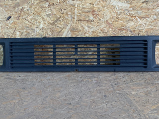 решетка радиатора Mercedes-Benz T1 207-210D W601 1990, 2.3 л., дизель, МКПП, микроавтобус