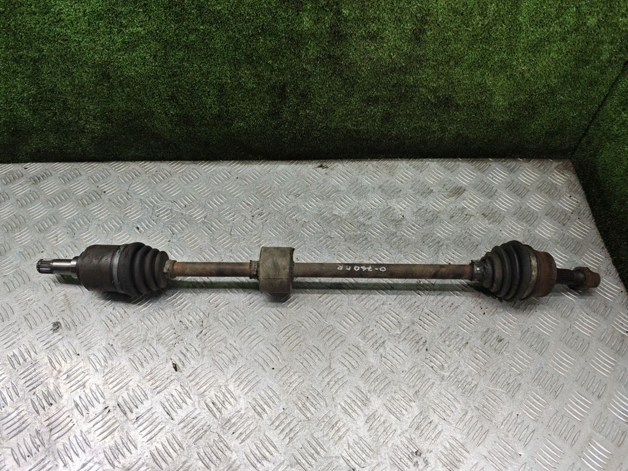 полуось передняя правая (приводной вал, ШРУС) Fiat Punto 2 поколение 2000, 1.2 л., бензин, МКПП, хетчбэк 5 дв. - фото №1