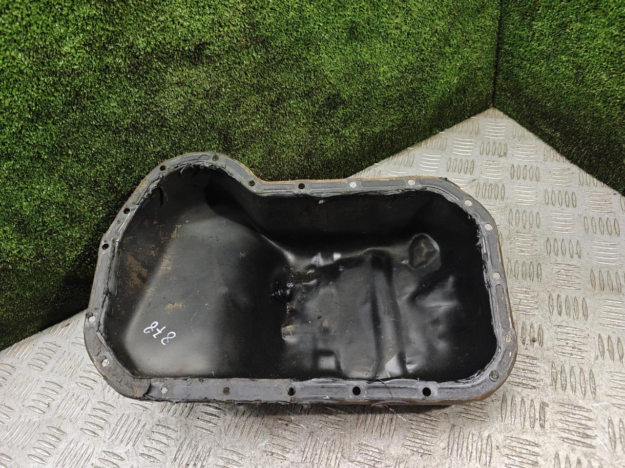 масляный поддон Volkswagen Passat B2 1987, 1.9 л., дизель, МКПП, хетчбэк 5 дв. - фото №1
