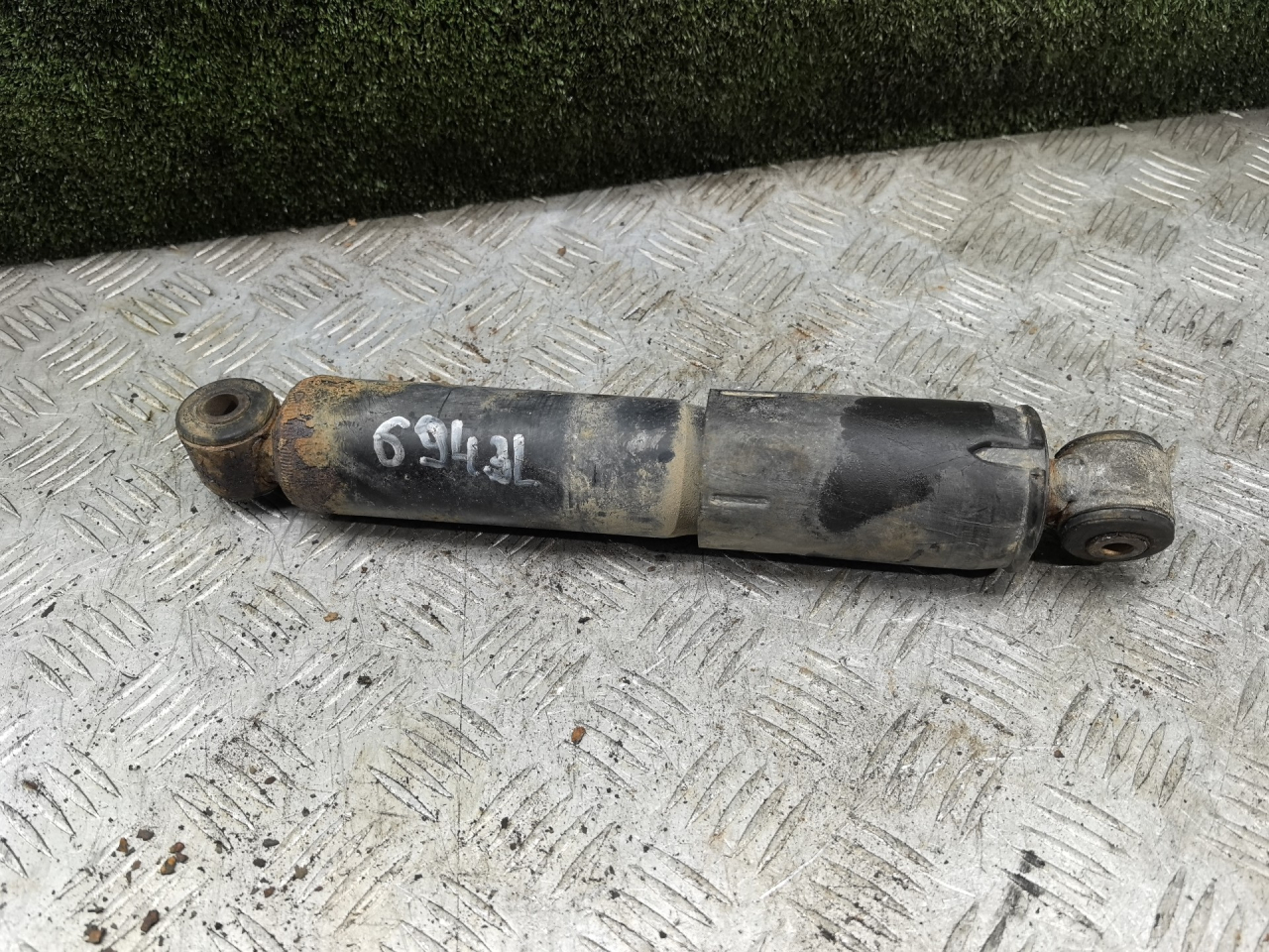 амортизатор задний левый Fiat Bravo 1 поколение 2000, 1.4 л., бензин, МКПП, хетчбэк 3 дв. - фото №1