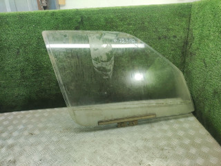 стекло двери передней правой Chevrolet Niva 1 поколение 2008, 1.7 л., бензин, МКПП, внедорожник 5 дв.