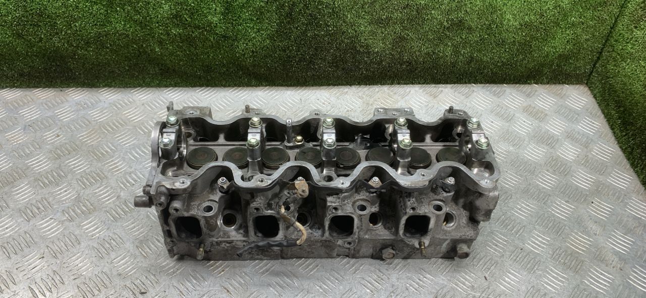 головка блока цилиндров Toyota Avensis 1 поколение (T220) 2000, 2.0 л., 2C-T, дизель, МКПП, универсал - фото №1
