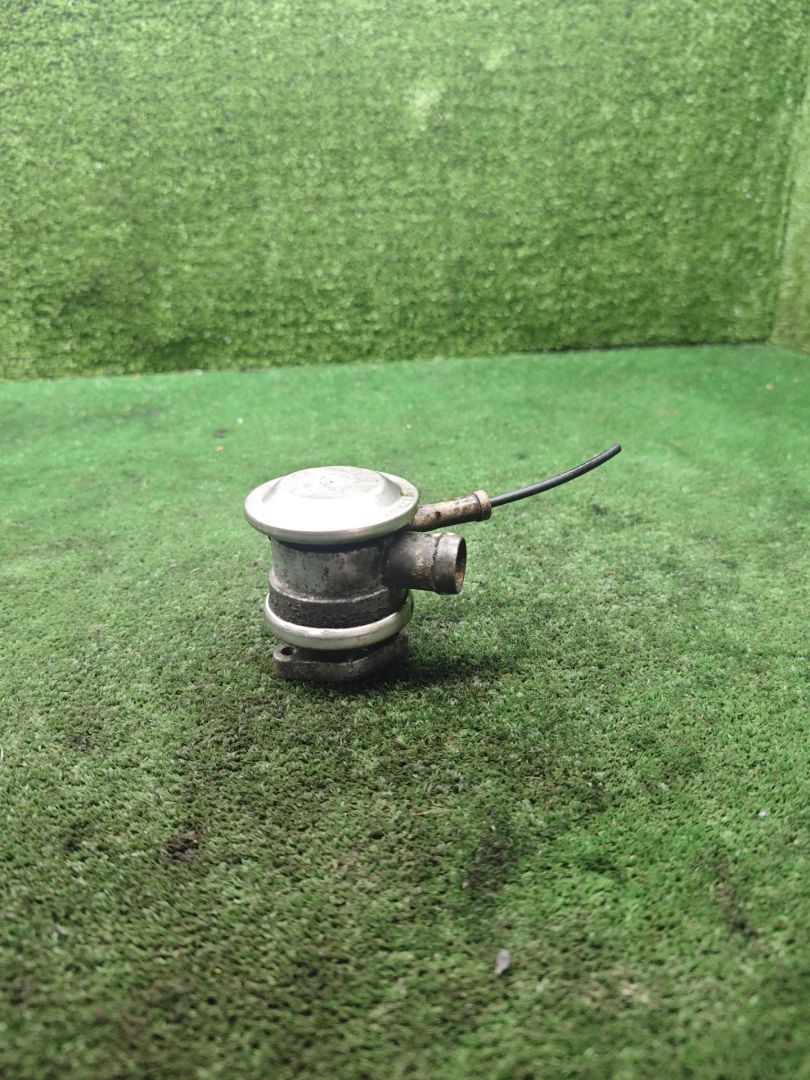 клапан EGR Opel Sintra 1 поколение 1997, 2.2 л., бензин, МКПП, минивэн, 90470420 - фото №1