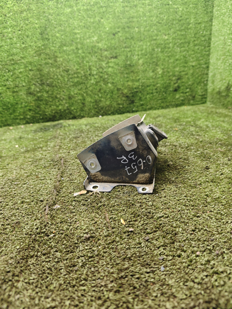 Крепление бампера заднего Renault Laguna 1 поколение 1998, 1.8 л., бензин, МКПП, универсал - фото №1