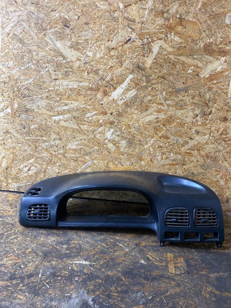 рамка панели приборов Kia Rio 1 поколение 2001, 1.6 л., бензин, МКПП, седан, 0K30A55420 - фото №1