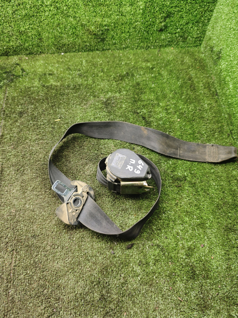 ремень безопасности Volkswagen Golf 3 поколение 1996, 1.8 л., бензин, МКПП, хетчбэк 3 дв. - фото №1