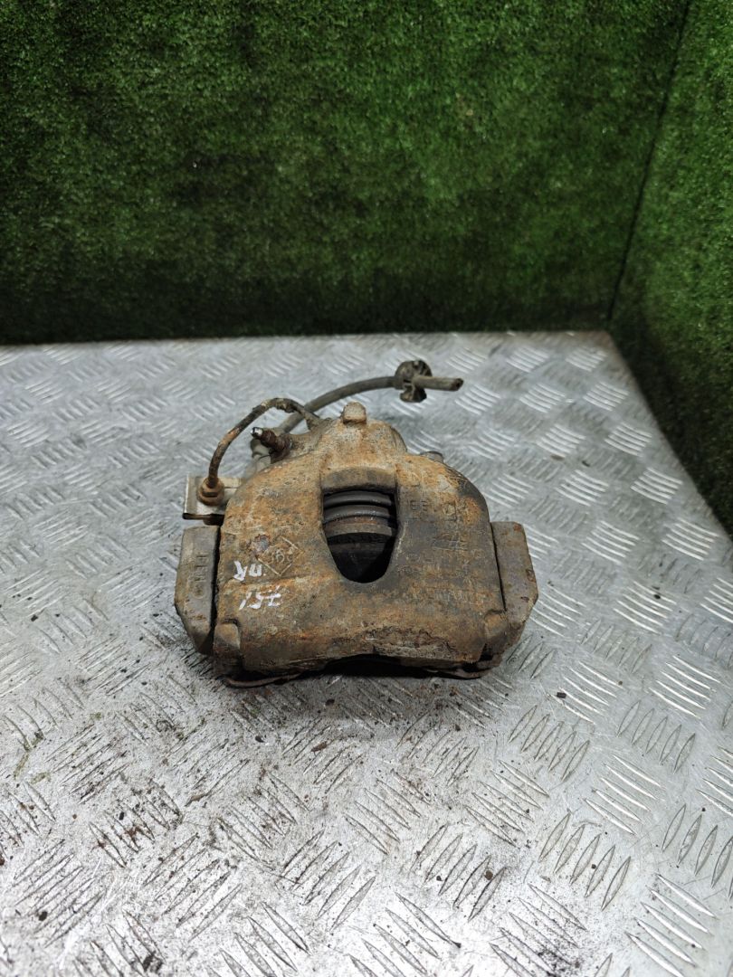 суппорт передний правый Renault Laguna 2 поколение 2002, 1.9 л., DCi, дизель, 6МКПП, хетчбэк 5 дв. - фото №1