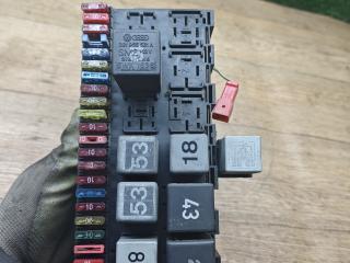 блок предохранителей Volkswagen Passat B3 1991, 1.8 л., бензин, МКПП, седан