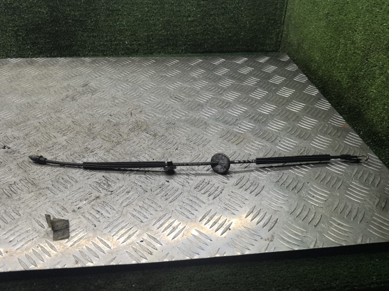 трос двери Skoda Superb 1 поколение 2006, 2.8 л., бензин, АКПП, седан - фото №1