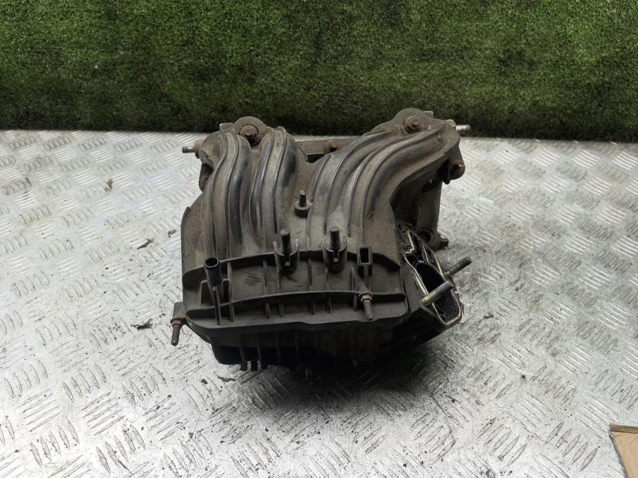 коллектор впускной Lada 2114 1 поколение 2005, 1.5 л., бензин, МКПП, хетчбэк 5 дв., 1008015-10 - фото №1