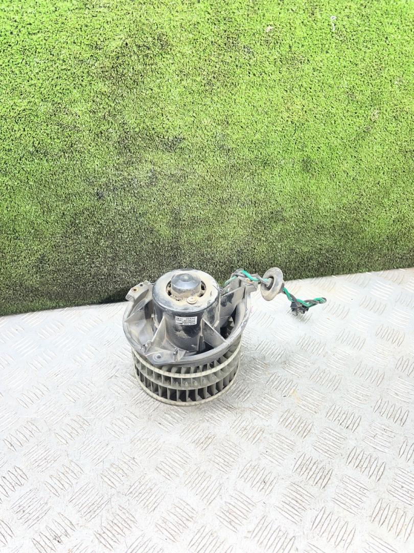 моторчик печки Chrysler Town and Country 4 поколение 2002, 3.8 л., бензин, АКПП, минивэн, 701133192A - фото №1