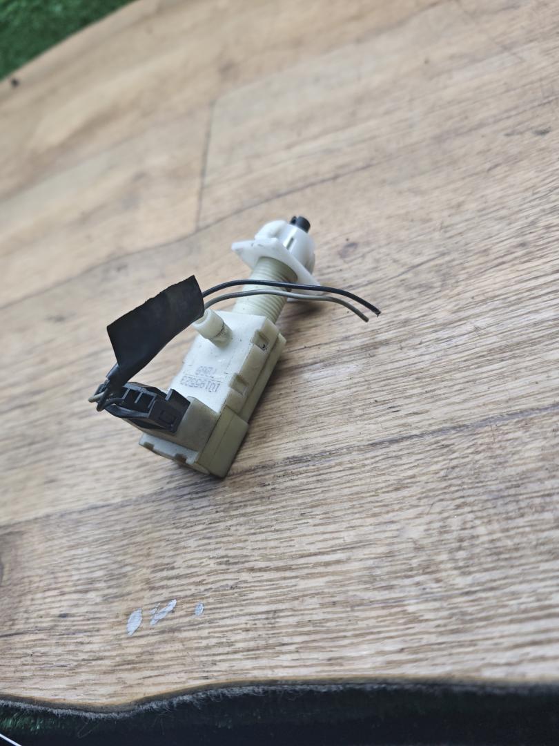 датчик педали сцепления Opel Sintra 1 поколение 1999, 2.2 л., бензин, МКПП, минивэн - фото №1