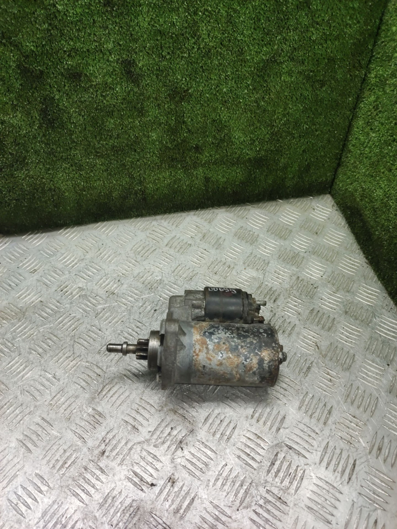 стартер Volkswagen Passat B4 1995, 2.0 л., бензин, МКПП - фото №1