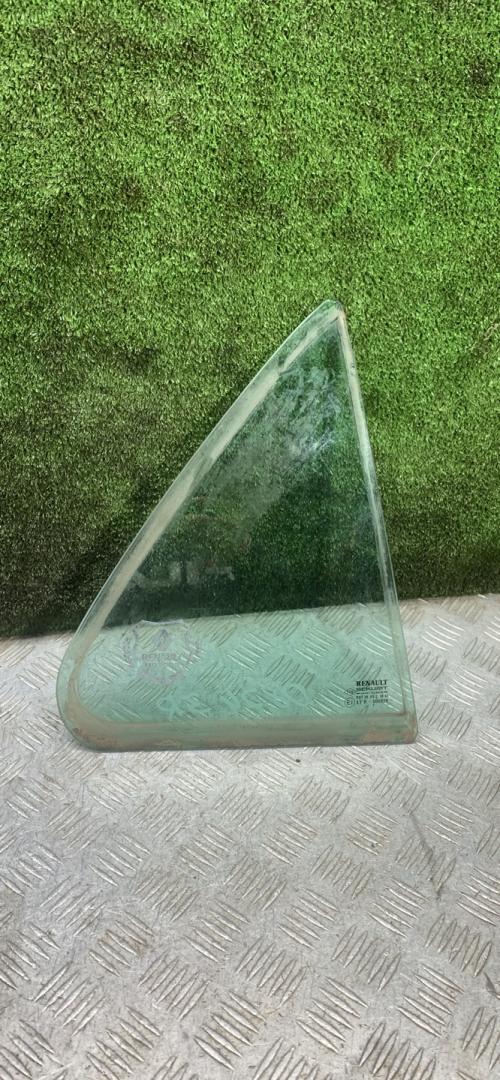 стекло двери задней правой Renault Laguna 2 поколение 2002, 1.9 л., дизель, МКПП, хетчбэк 5 дв. - фото №1