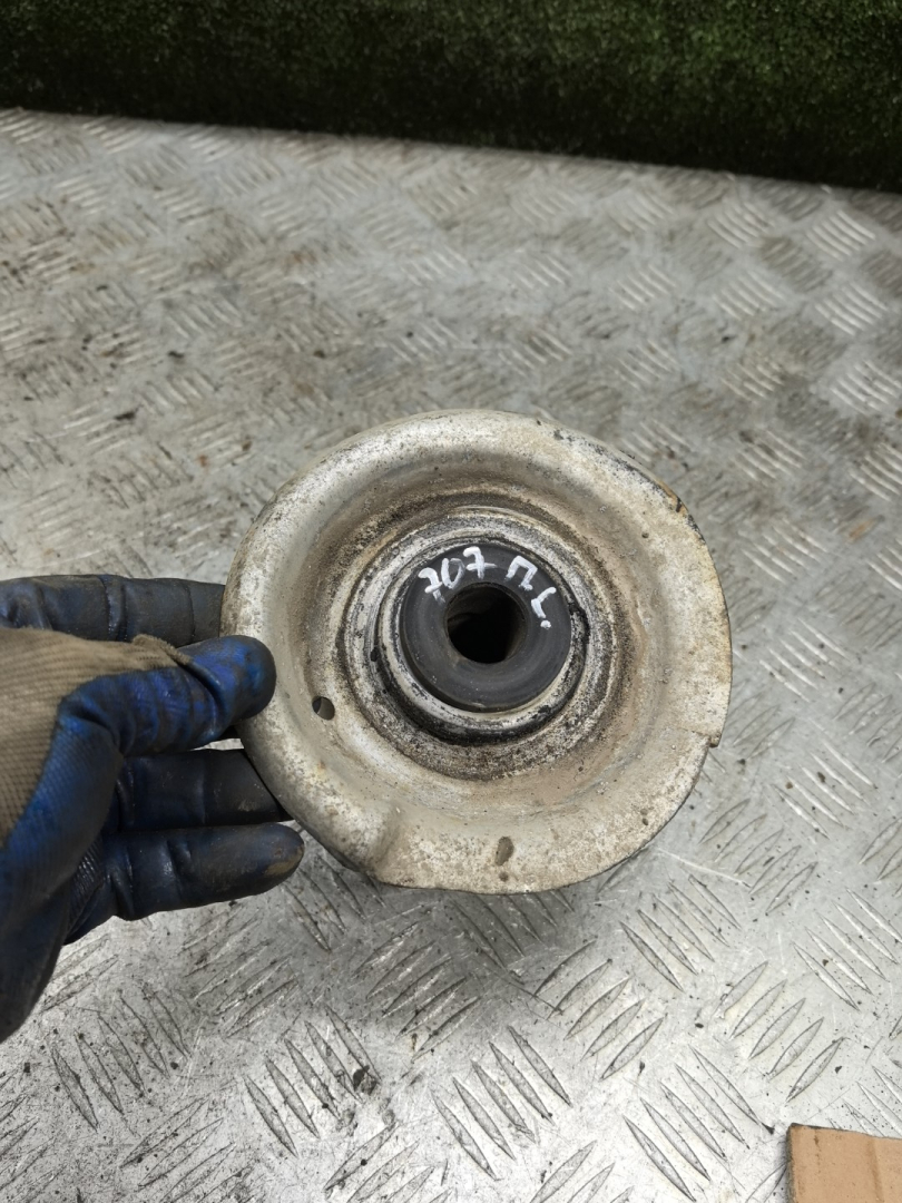 опора амортизатора верхняя (чашка) Mercedes-Benz A-Класс W168 2000, 1.6 л., бензин, МКПП, хетчбэк 5 дв. - фото №1