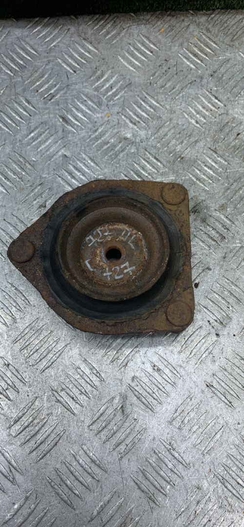 опора амортизатора верхняя (чашка) Mazda 323 5 поколение 1998, 1.5 л., бензин, МКПП, хетчбэк 3 дв. - фото №1