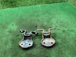 петля двери Mazda 626 GF 1998, 2.0 л., бензин, МКПП, хетчбэк 5 дв.