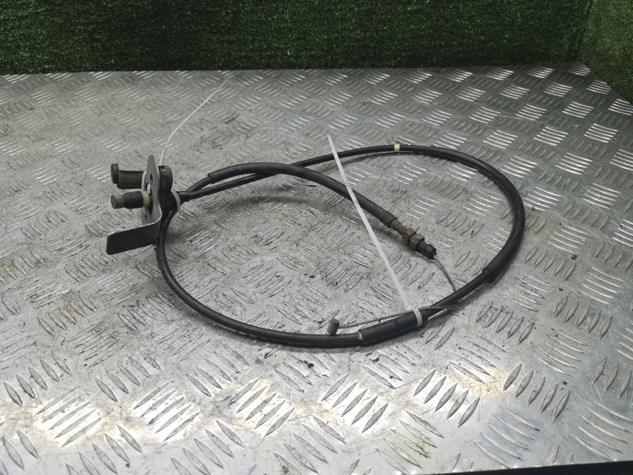 трос газа Toyota Corolla 7 поколение (E100) 1995, 1.3 л., 4E-FE, бензин, МКПП, хетчбэк 3 дв. - фото №1