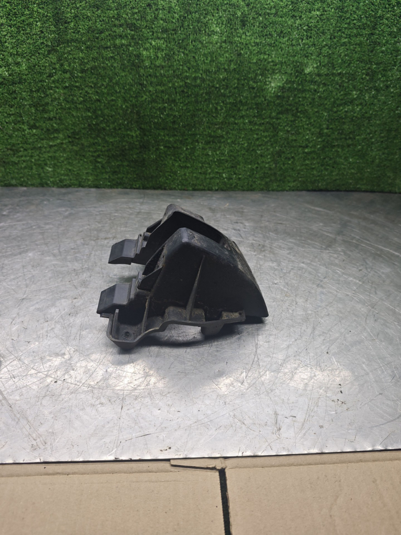 Крепление бампера заднего Renault Logan 1 поколение 2008, 1.6 л., бензин, МКПП, универсал, 8200481102 - фото №1