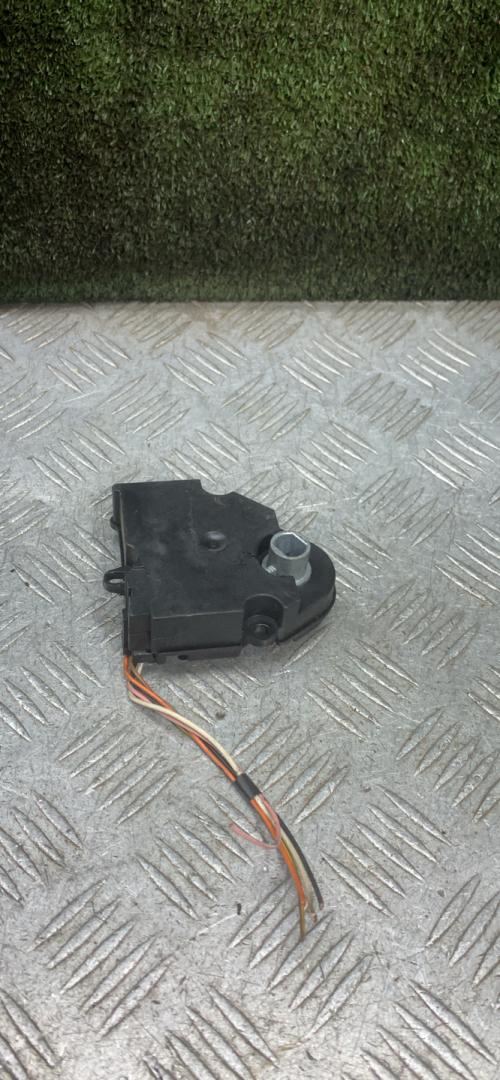 моторчик заслонки печки Alfa Romeo 156 1 поколение 1999, 2.0 л., бензин, МКПП, седан, 16164972 - фото №1