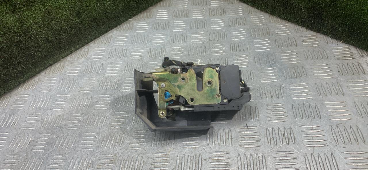 замок двери передней правой Alfa Romeo 156 1 поколение 1999, 2.0 л., бензин, МКПП, седан - фото №1